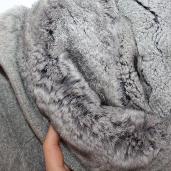 Vince light grey wool coat with rabbit fur trim hood - Picture 7 of 9
